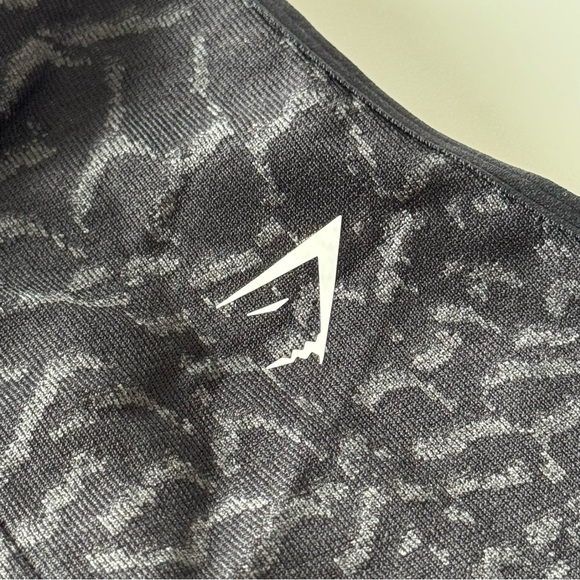 GymShark Adapt Animal Seamless Crop 1/2 Zip - Picture 3 of 8